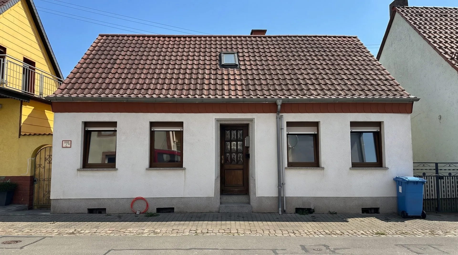 Immobilienangebot - Martinshöhe - Alle - Teilrenoviertes Reihenmittelhaus – 85 m² voller Möglichkeiten