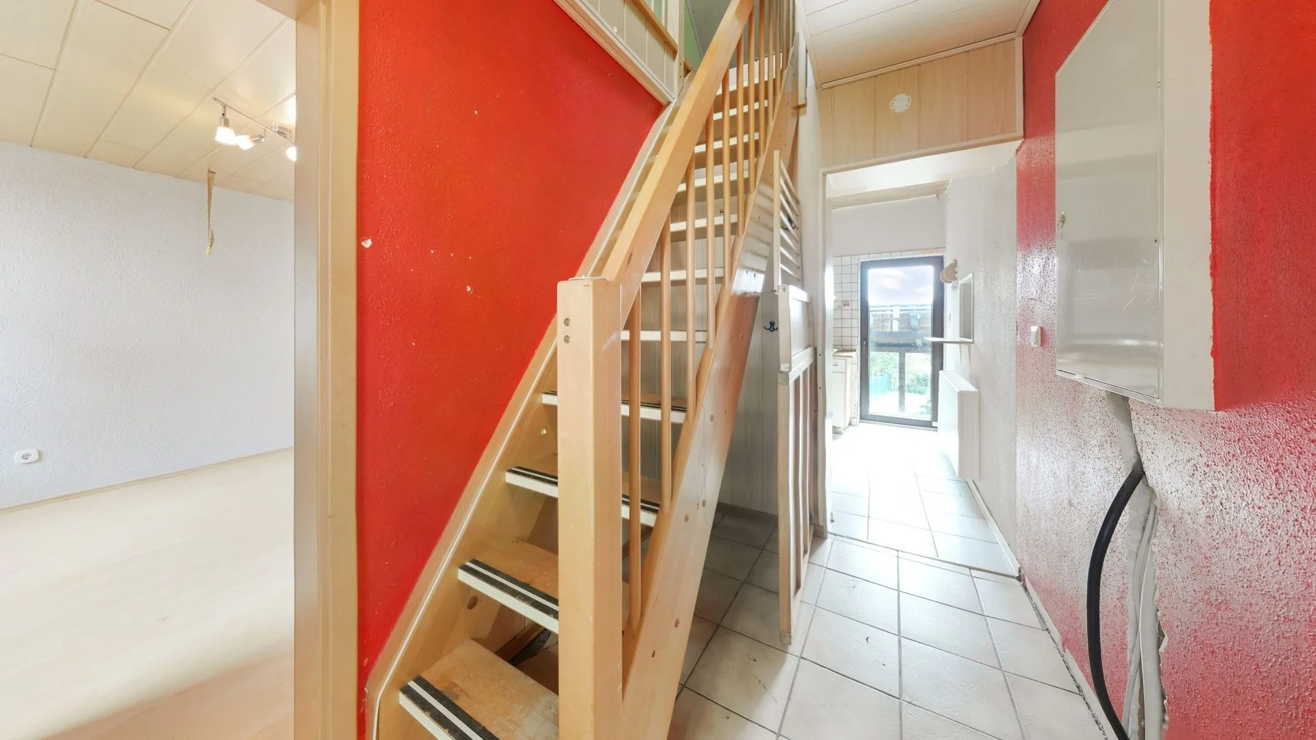 Immobilienangebot - Martinshöhe - Alle - Teilrenoviertes Reihenmittelhaus – 85 m² voller Möglichkeiten