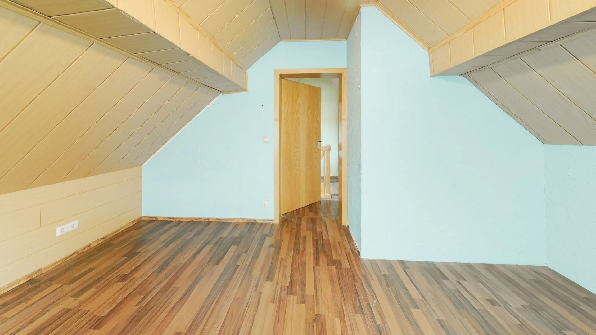 Immobilienangebot - Martinshöhe - Alle - Teilrenoviertes Reihenmittelhaus – 85 m² voller Möglichkeiten