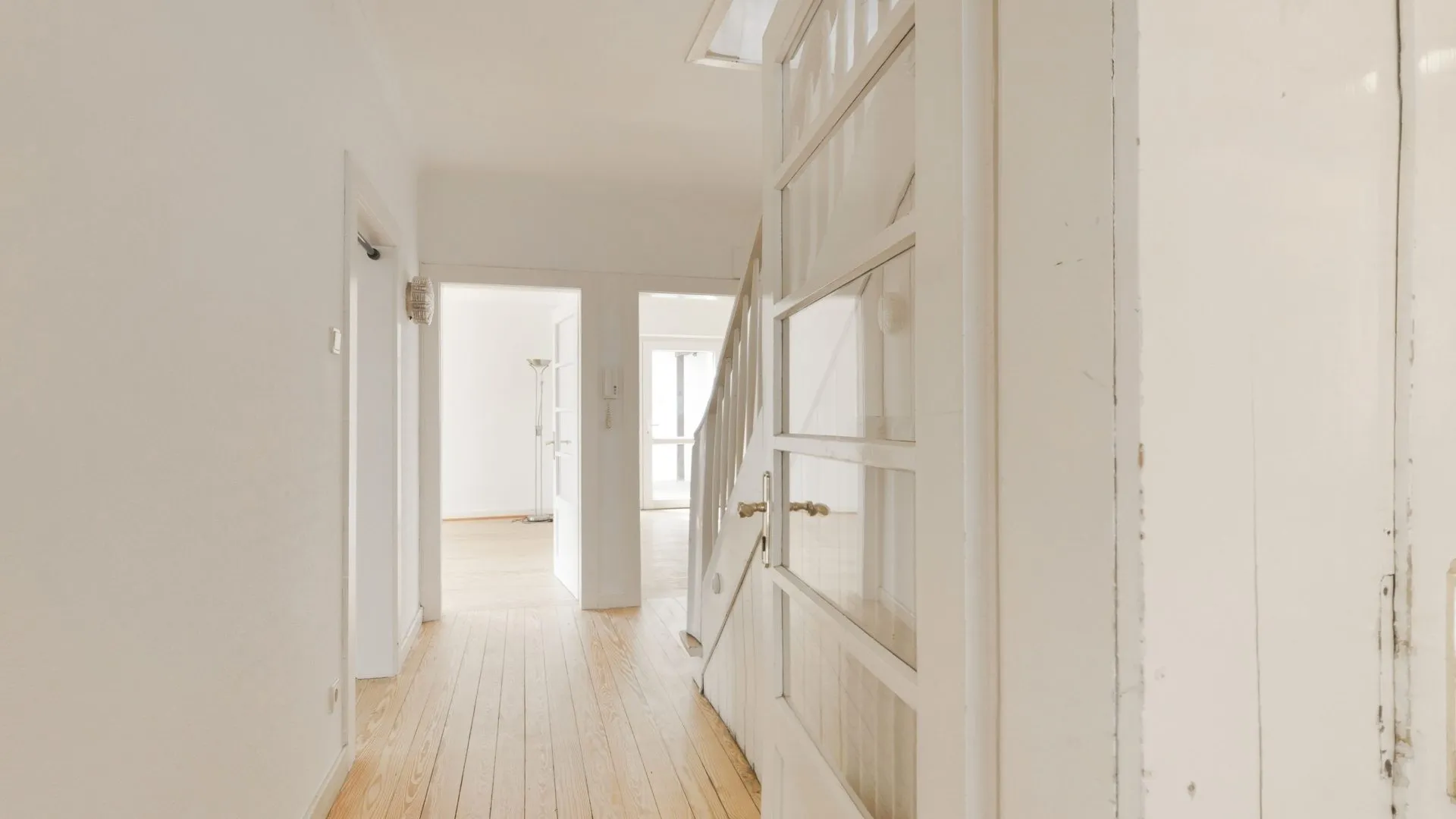 Immobilienangebot - Mehlingen - Alle - Repräsentatives Einfamilienhaus mit 2 Garagen und großzügigem Grundstück