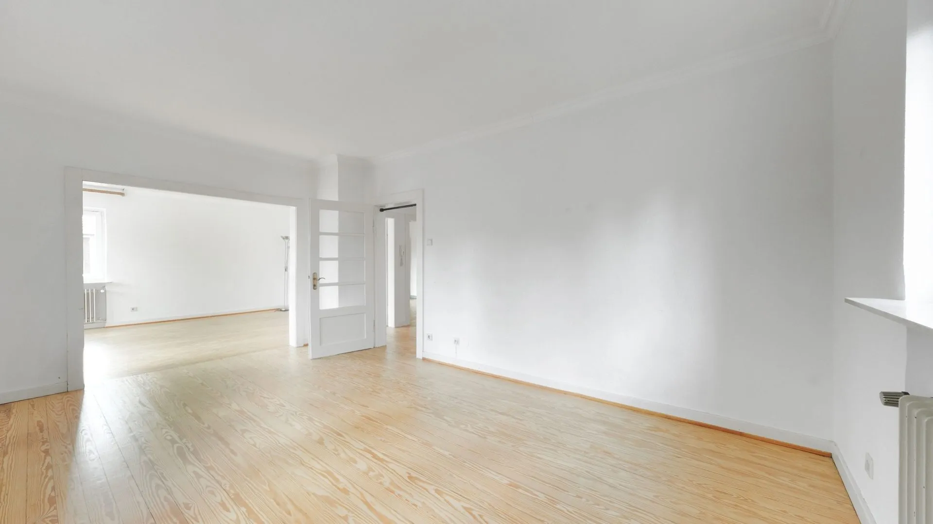 Immobilienangebot - Mehlingen - Alle - Repräsentatives Einfamilienhaus mit 2 Garagen und großzügigem Grundstück