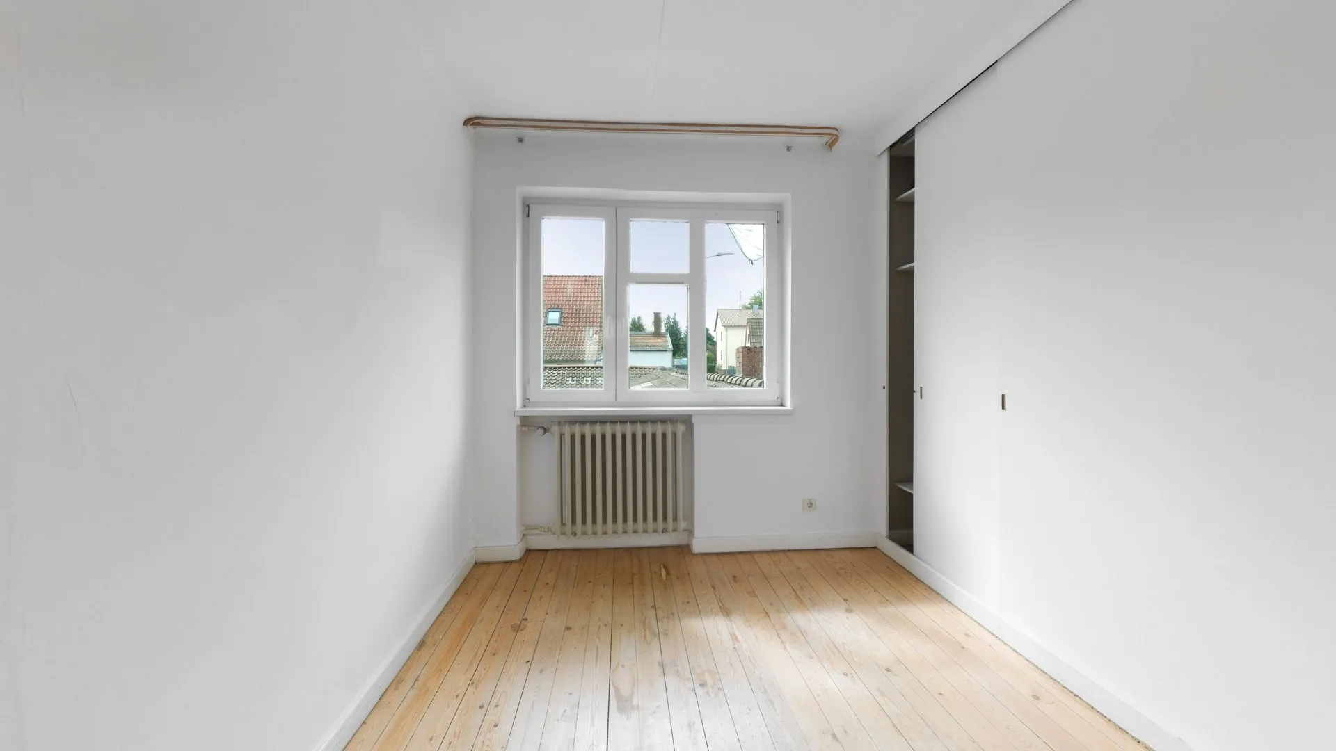 Immobilienangebot - Mehlingen - Alle - Repräsentatives Einfamilienhaus mit 2 Garagen und großzügigem Grundstück