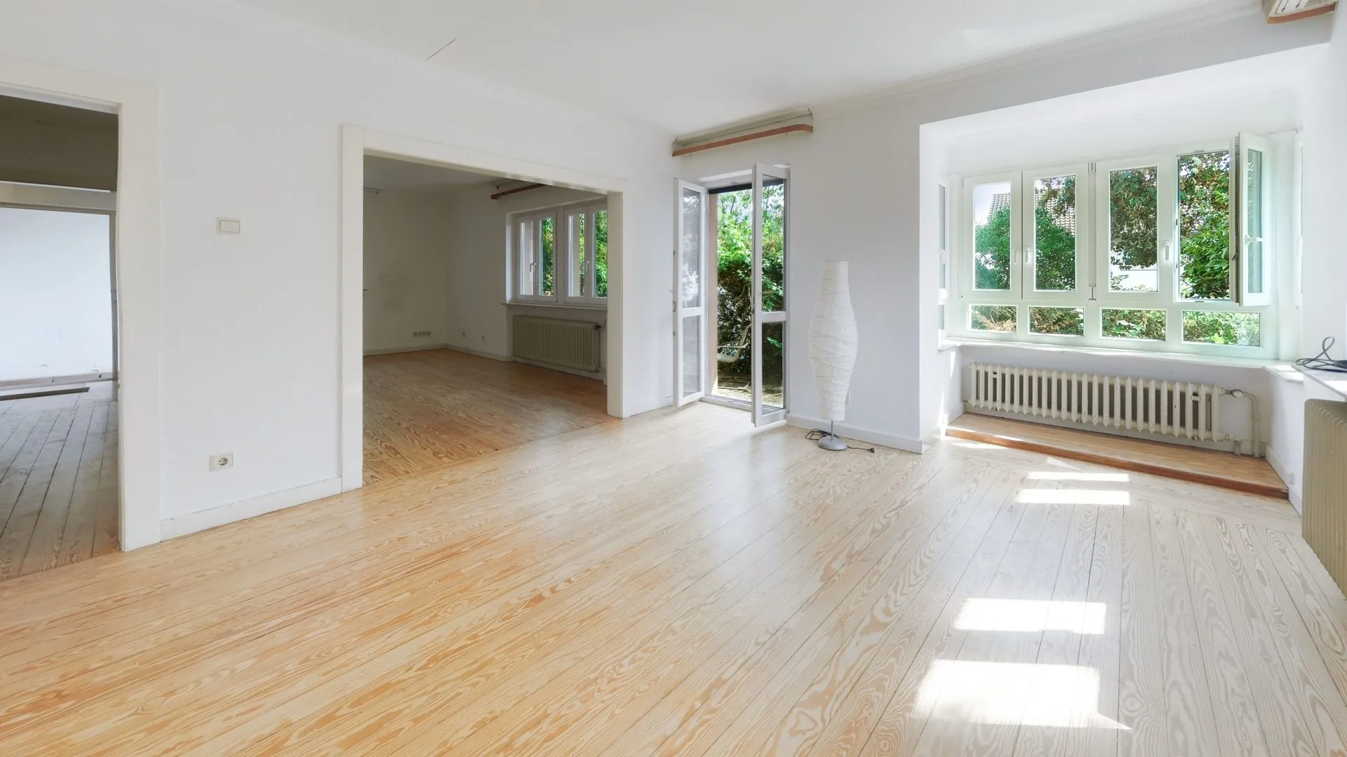 Immobilienangebot - Mehlingen - Alle - Repräsentatives Einfamilienhaus mit 2 Garagen und großzügigem Grundstück
