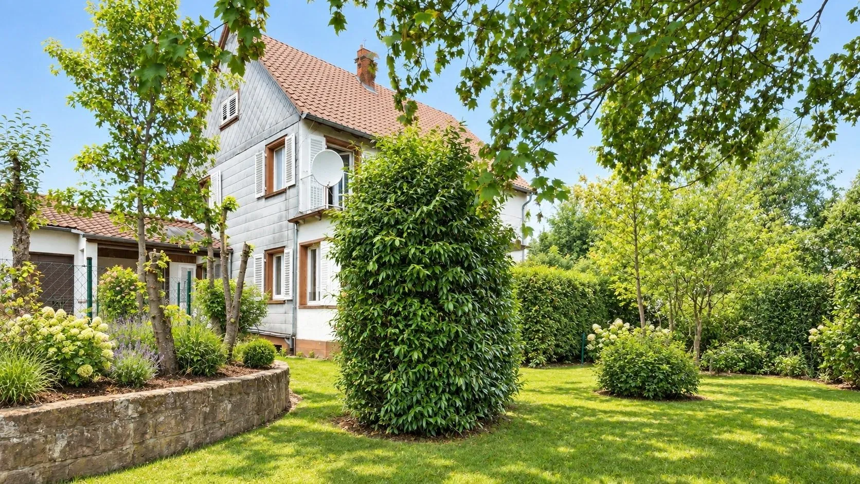 Immobilienangebot - Mehlingen - Alle - Repräsentatives Einfamilienhaus mit 2 Garagen und großzügigem Grundstück