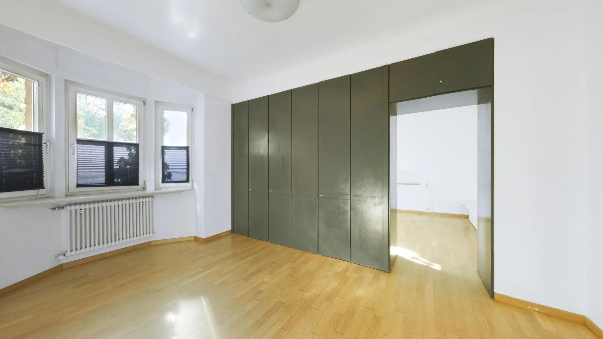 Immobilienangebot - Kaiserslautern - Alle - Charmantes Stadthaus mit  Terrasse, Balkon, zwei Garagen und 505m² großem Eigentumsgrundstück