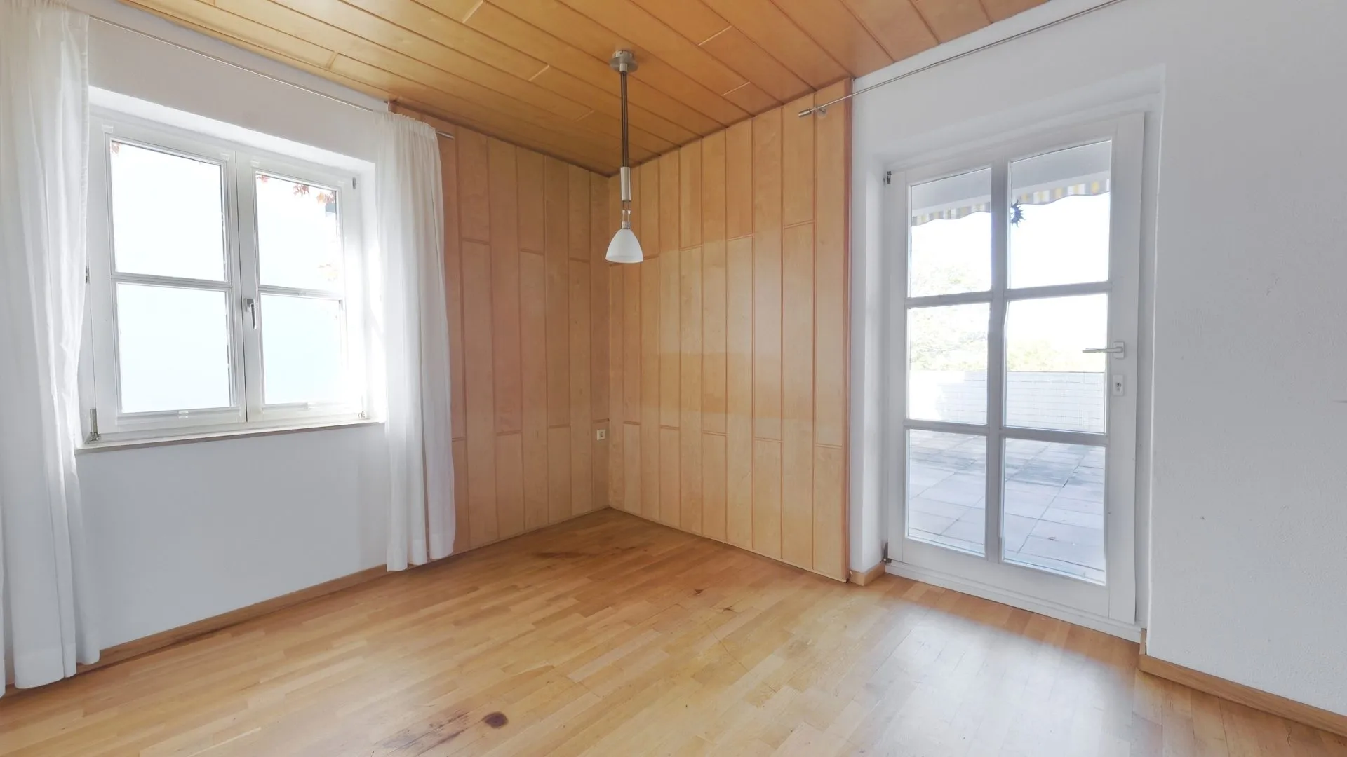 Immobilienangebot - Kaiserslautern - Alle - Charmantes Stadthaus mit  Terrasse, Balkon, zwei Garagen und 505m² großem Eigentumsgrundstück