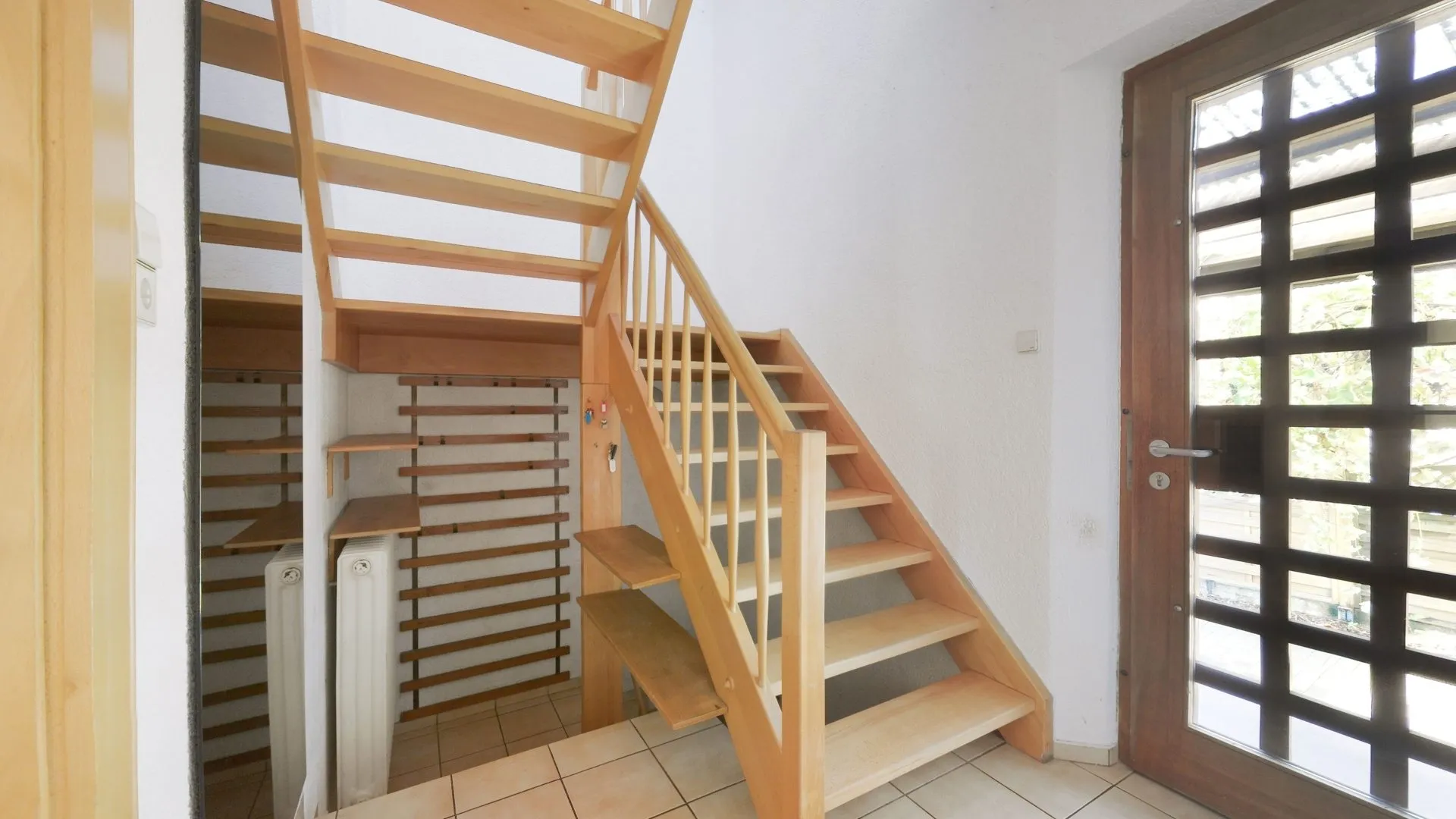 Immobilienangebot - Kaiserslautern - Alle - Charmantes Stadthaus mit  Terrasse, Balkon, zwei Garagen und 505m² großem Eigentumsgrundstück
