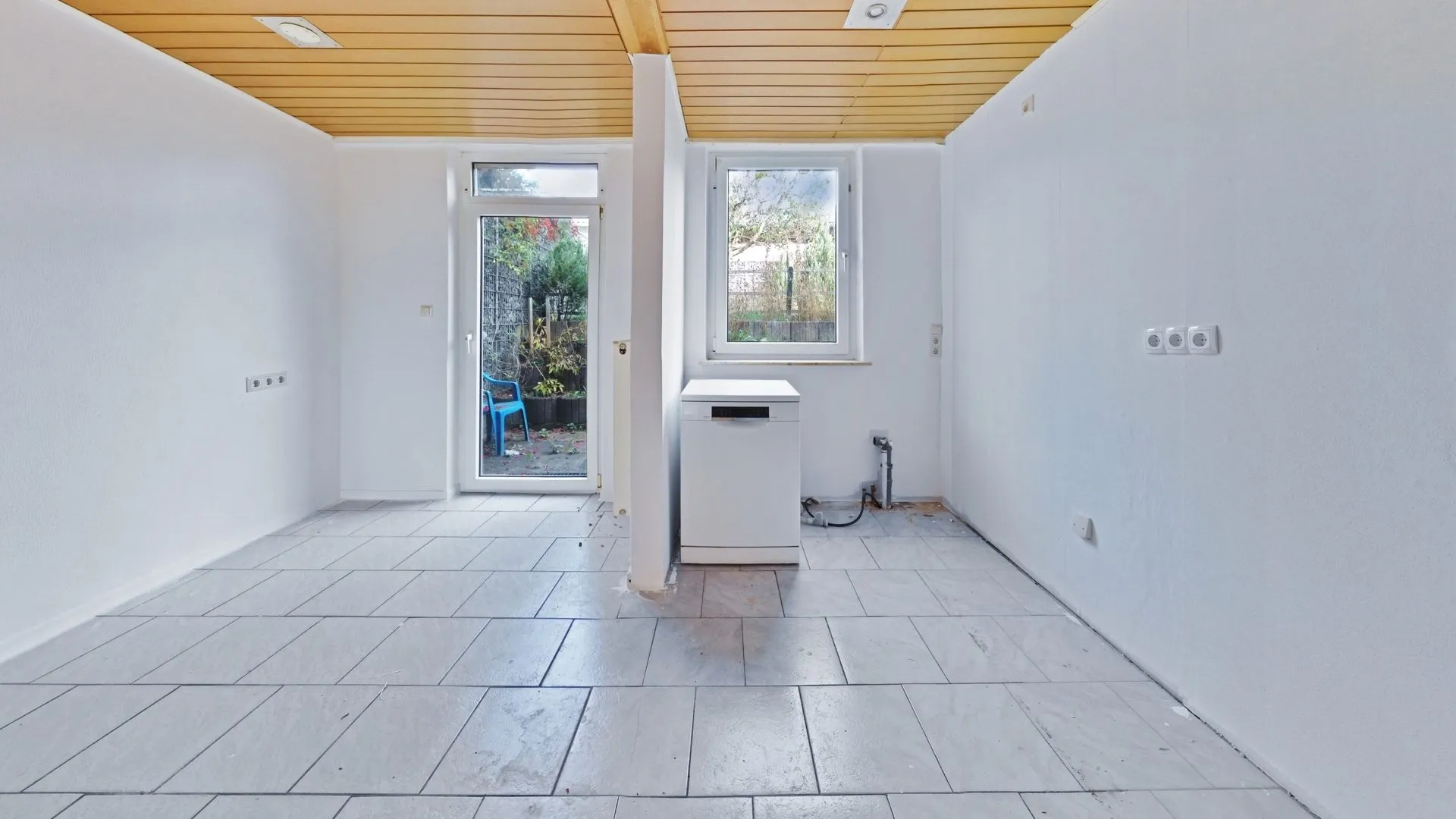 Immobilienangebot - Hütschenhausen - Alle - Wohn- und Geschäftshaus oder Zweifamilienhaus mit Garten und Carport